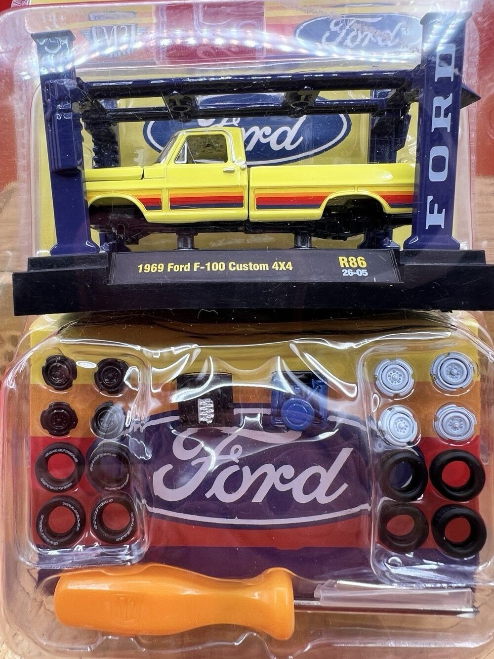 M2 Machines 1969 FORD F-100 Custom 4x4 Truck MODEL KIT Yellow Retro 1/64 Diecast